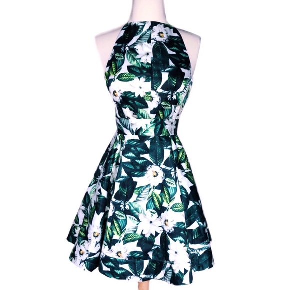 HAODUOYI Dresses & Skirts - 🍃Greenery halter top dress🍃